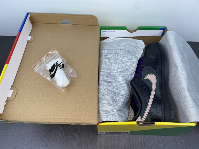 Familia x Nike SB Dunk Low 