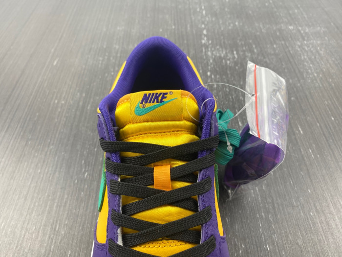 Nike Dunk Low LX Lisa Leslie  - DO9581-500