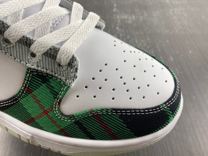 Nike Dunk Low Tartan Plaid DV0827-100