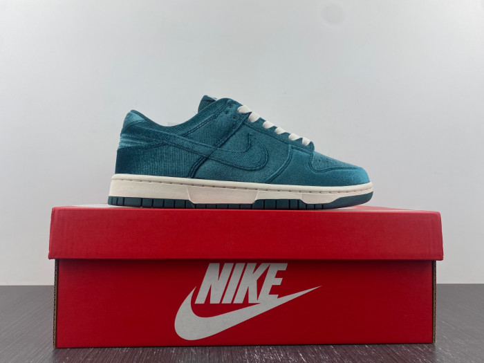 Nike Dunk Low Green Velvet - DZ5224-300