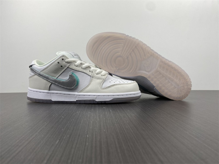 nike sb dunk low pro og qs Di*m*nd white bv1310-100