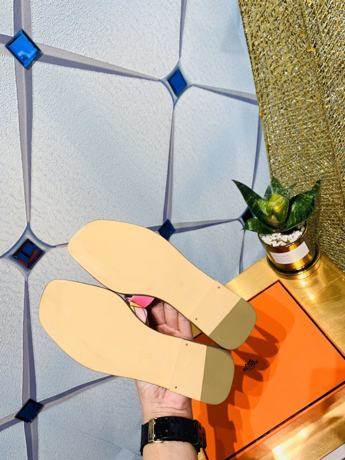 H**mes sandals