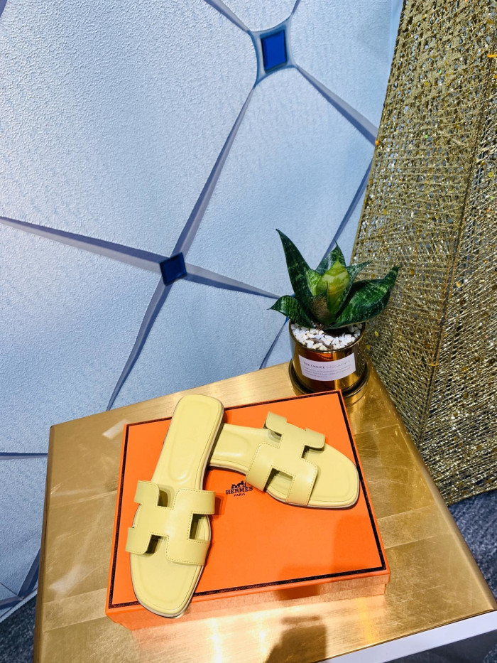 H**mes sandals