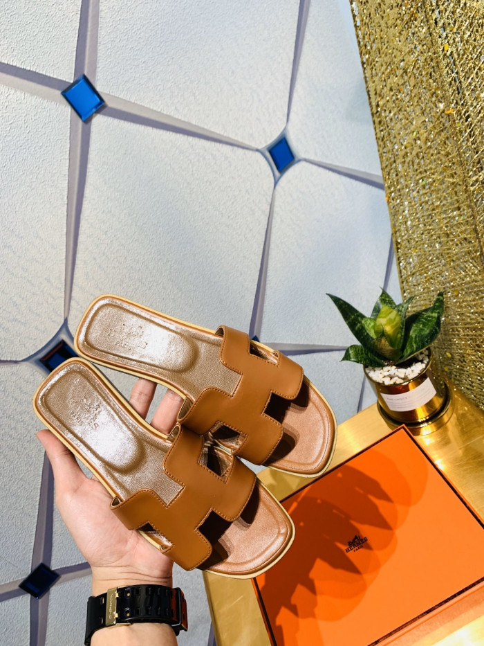 H**mes sandals