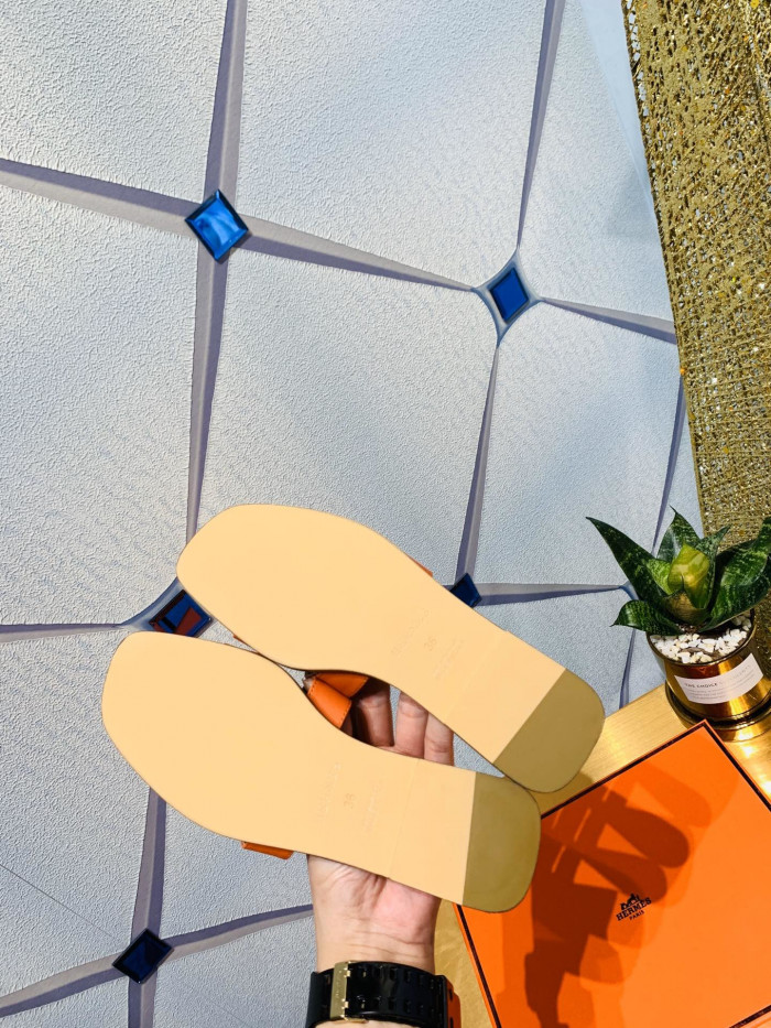 H**mes sandals