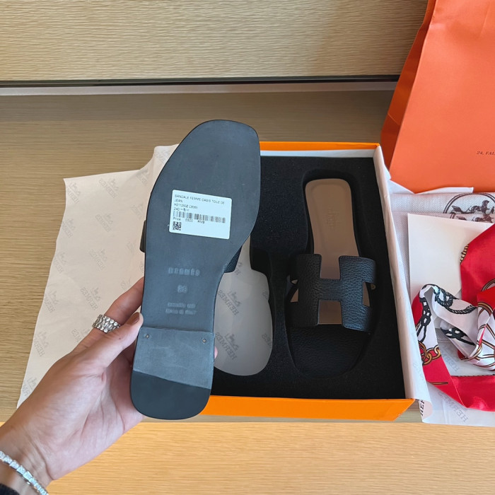 H**mes sandals