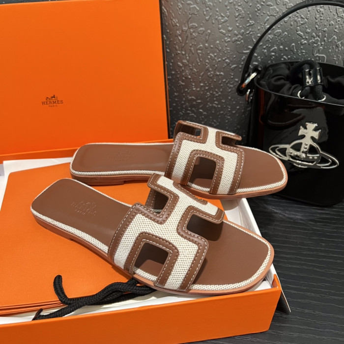 H**mes sandals