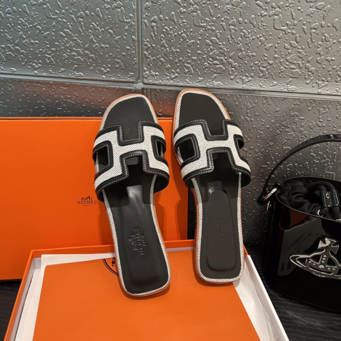 H**mes sandals