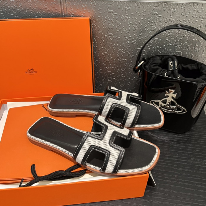 H**mes sandals