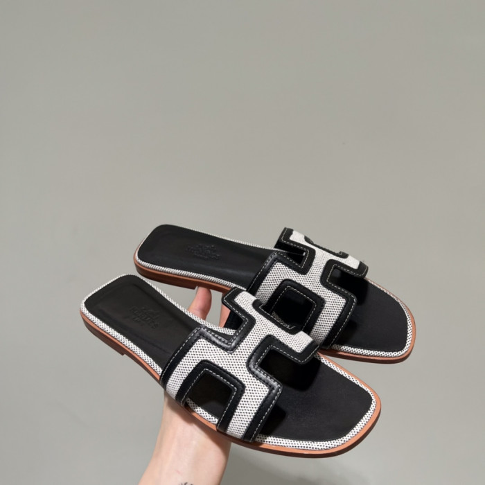 H**mes sandals