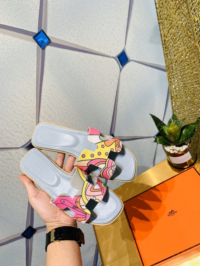 H**mes sandals