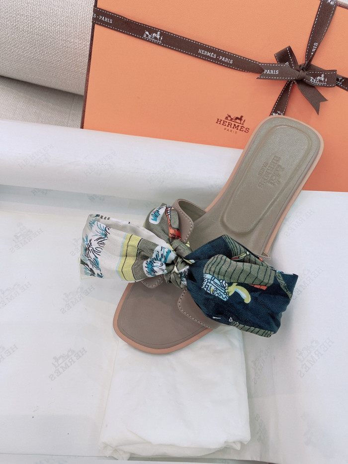 H**mes sandals