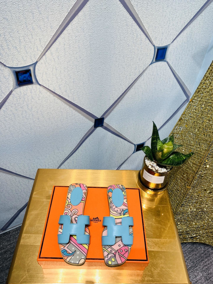 H**mes sandals