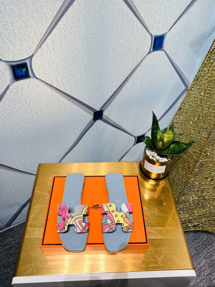 H**mes sandals