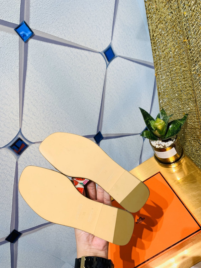 H**mes sandals