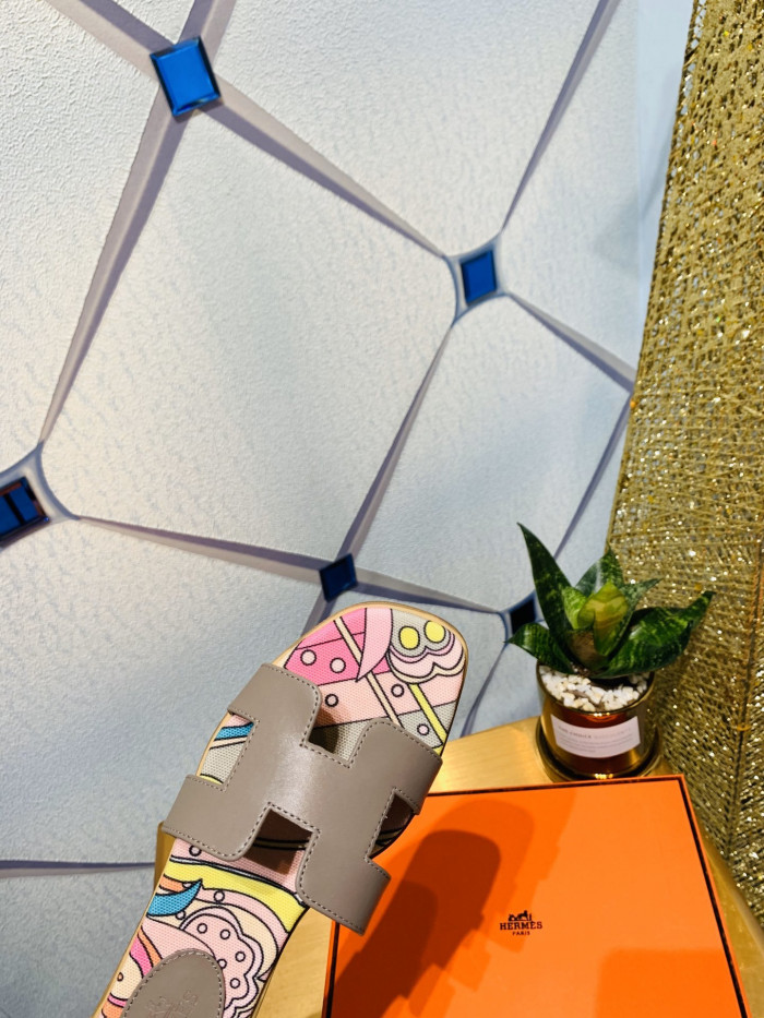 H**mes sandals