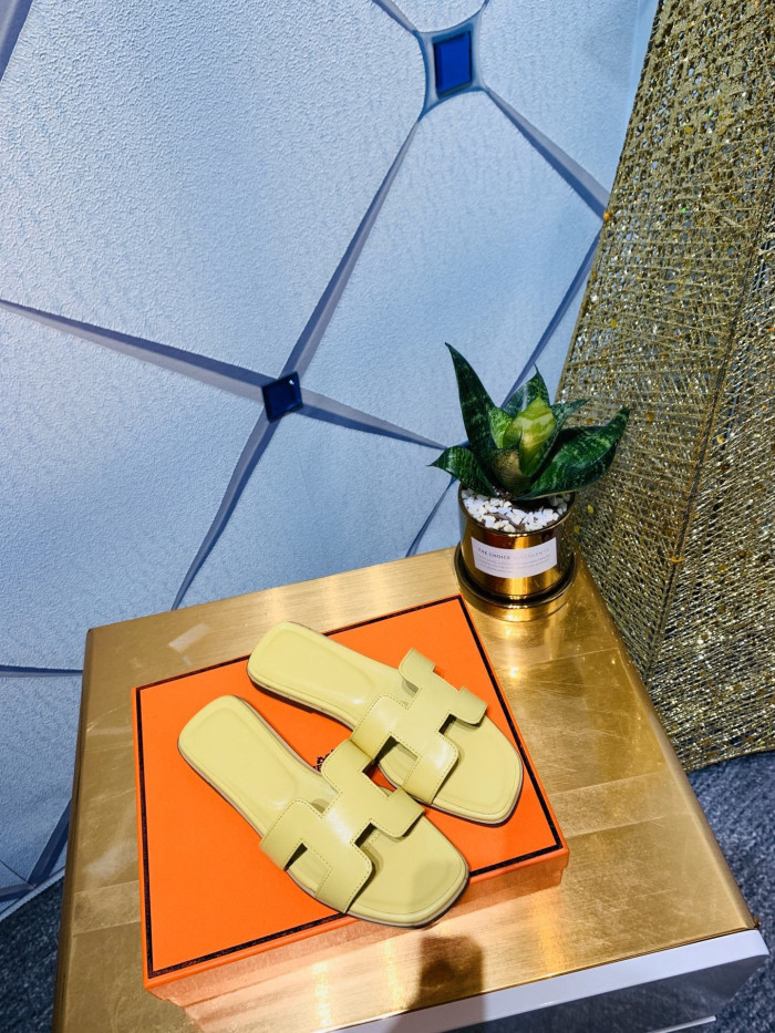 H**mes sandals