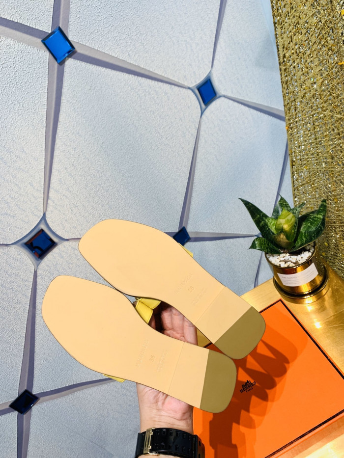 H**mes sandals
