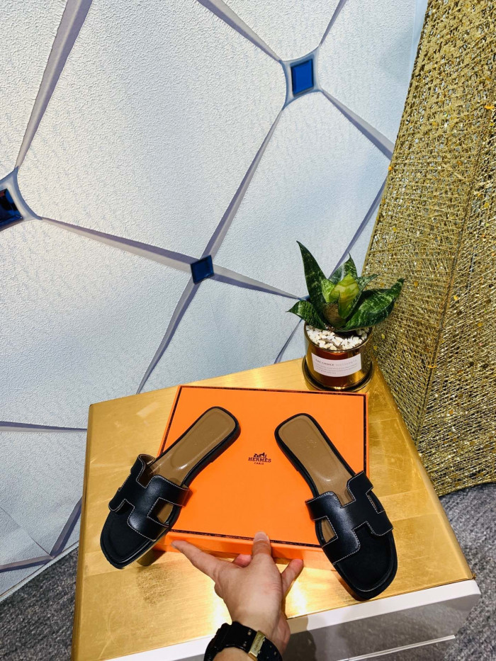 H**mes sandals