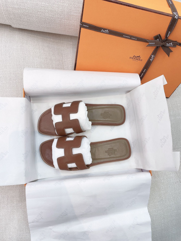 H**mes sandals