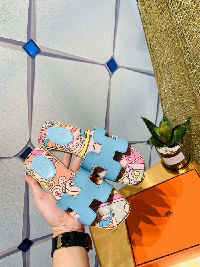 H**mes sandals