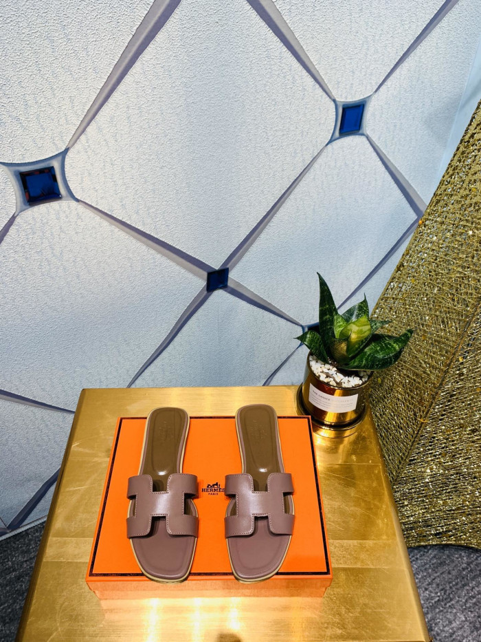 H**mes sandals