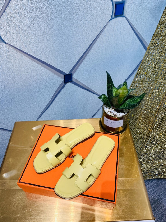 H**mes sandals