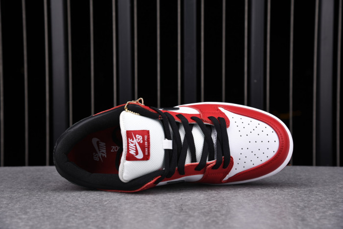 Nike SB Dunk Low "Chicago" BQ6817-600