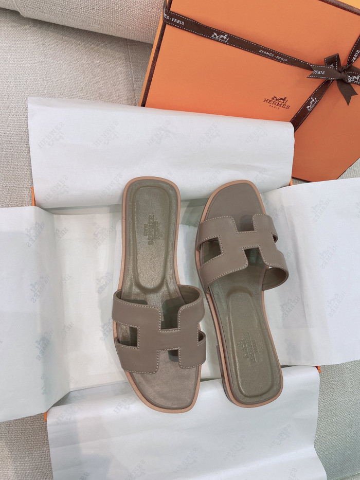 H**mes sandals