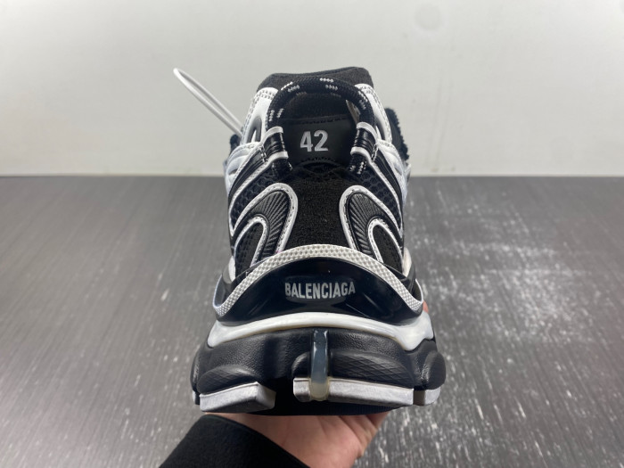 Ba*len*cia*ga -runner