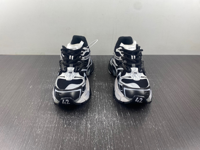 Ba*len*cia*ga -runner