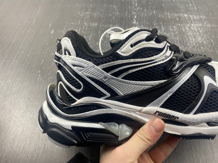 Ba*len*cia*ga -runner