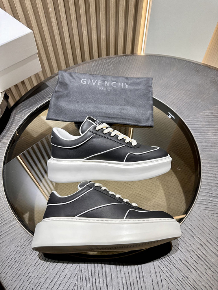 GIVENCHY SNEAKER