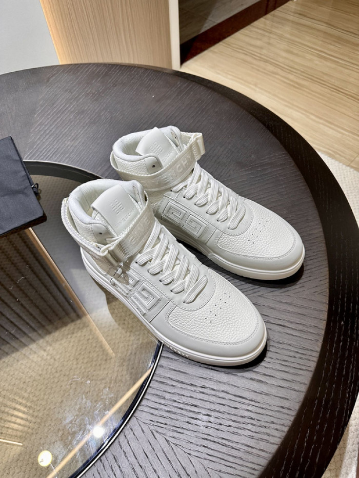 GIVENCHY SNEAKER