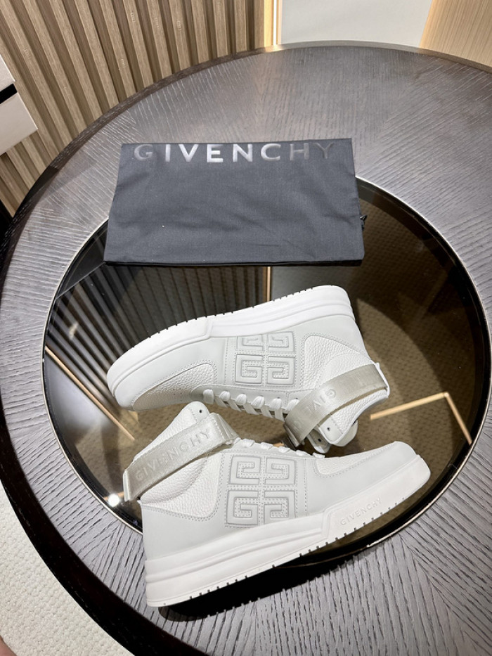 GIVENCHY SNEAKER