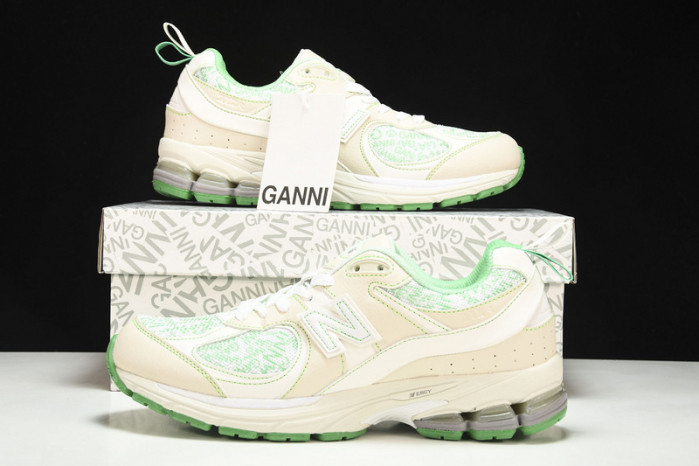 New Balance ML2002RGC