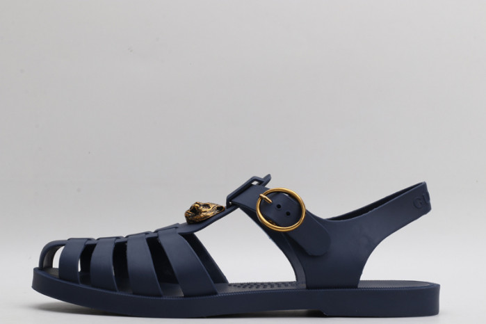 G*u*i sandals
