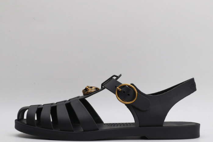 G*u*i sandals