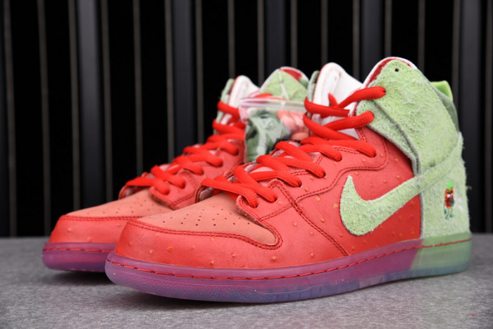 NIKE SB DUNK HIGH STRAWBERRY COUGH CW7093-600