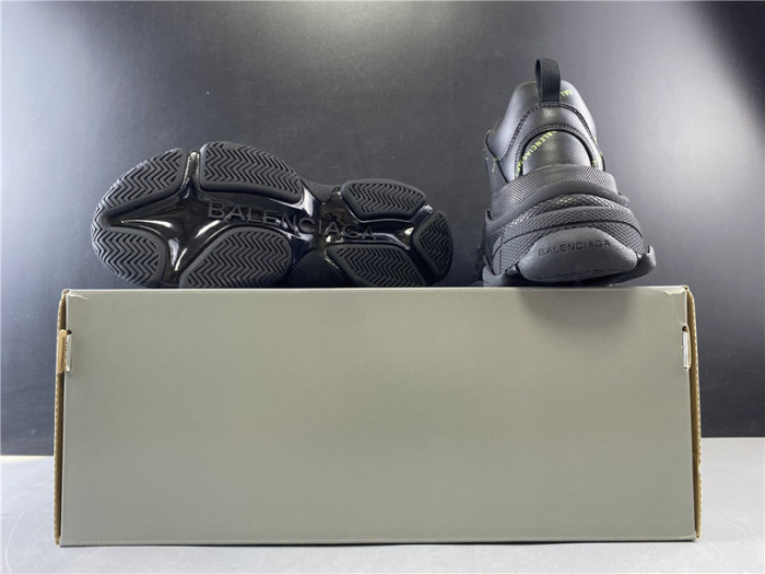 BLCG SNEAKER TRIPLE.S.