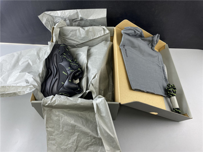 BLCG SNEAKER TRIPLE.S.