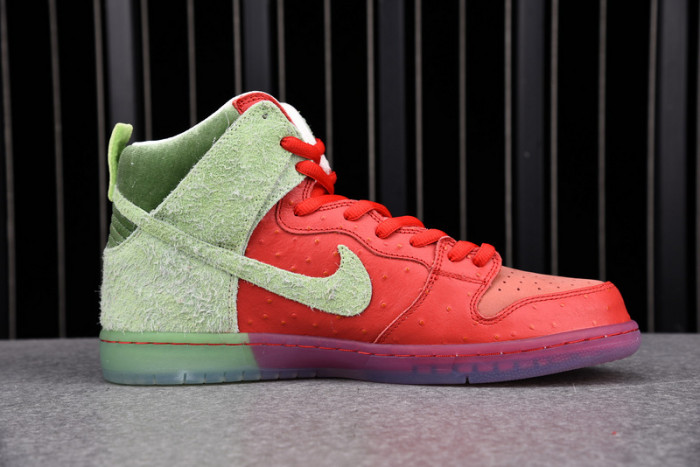 NIKE SB DUNK HIGH STRAWBERRY COUGH CW7093-600