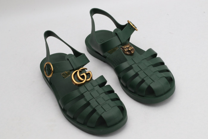 G*u*i sandals