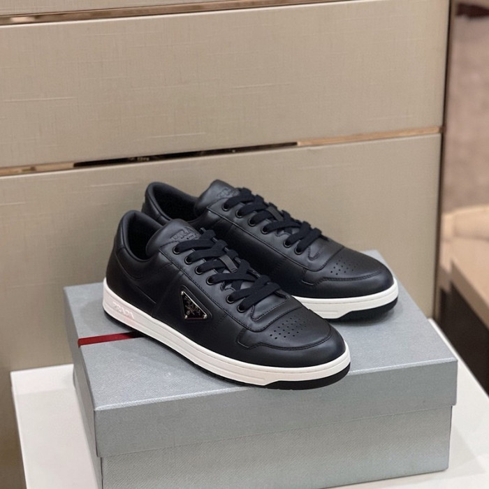 Pra*a sneaker