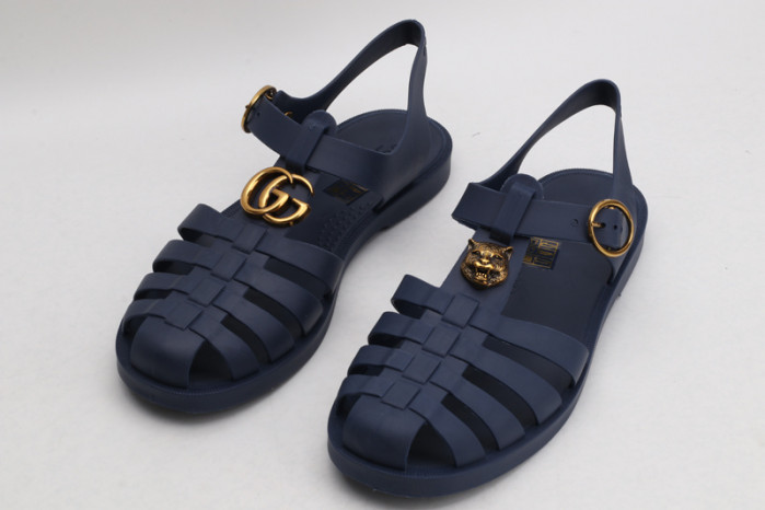 G*u*i sandals
