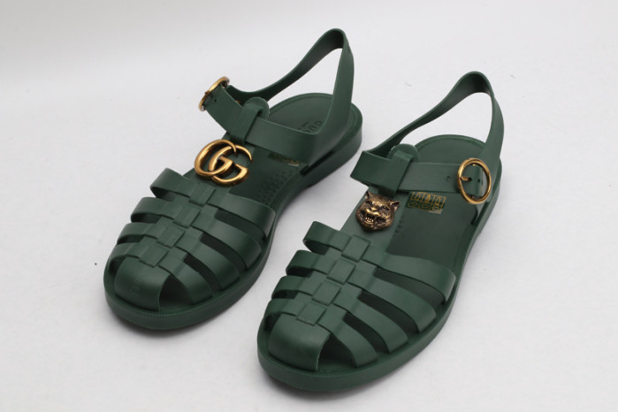 G*u*i sandals