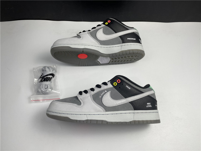 Nike sb dunk “VX1000 Comcorder” CV1659 001