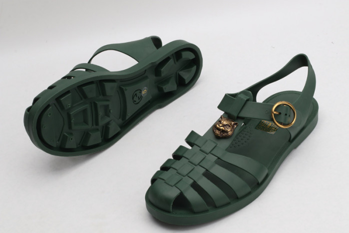 G*u*i sandals
