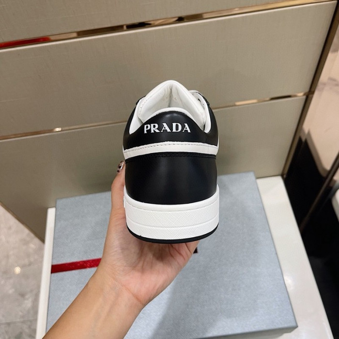 Pra*a sneaker