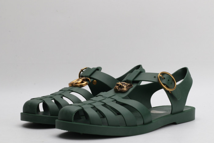 G*u*i sandals